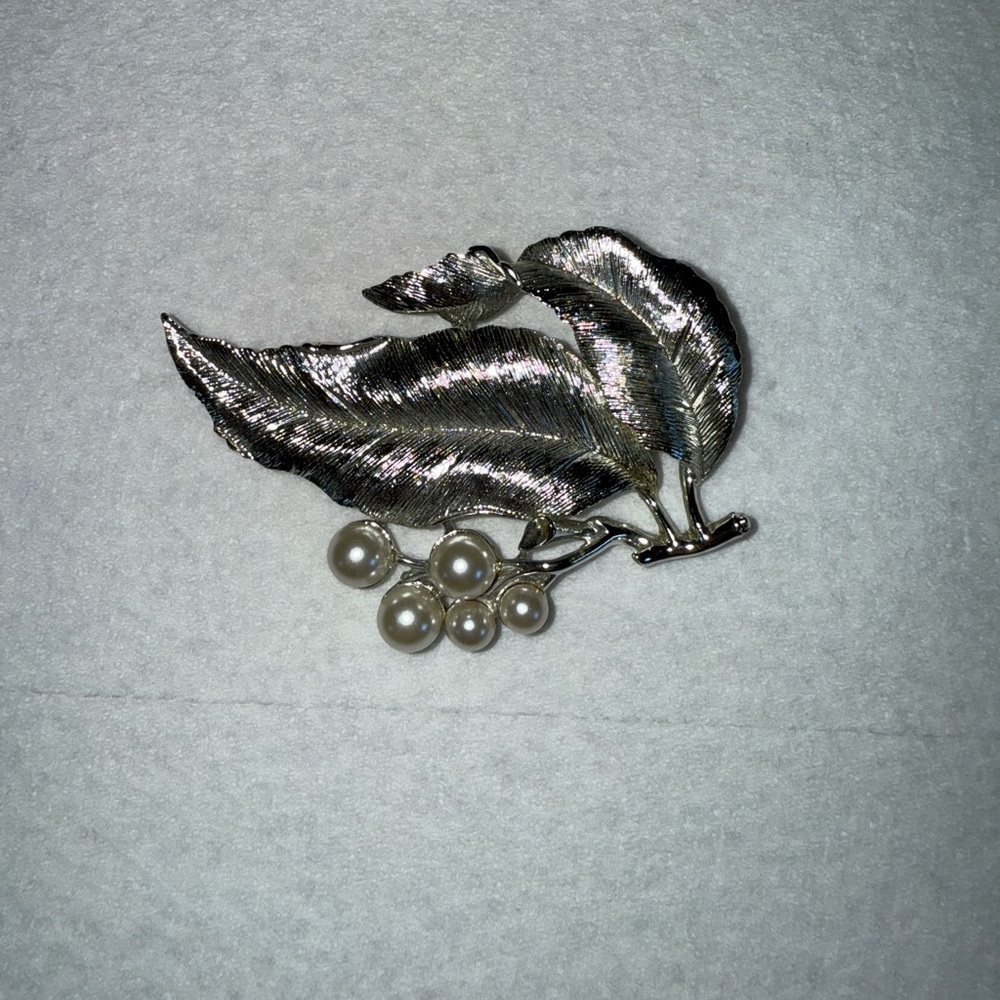 Vintage Sarah Coventry brooch